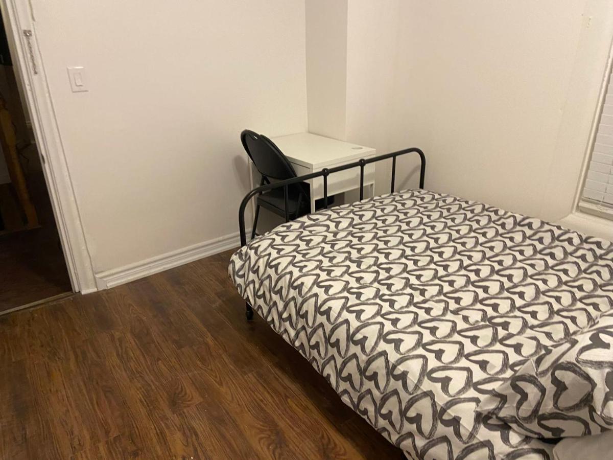 Budget Quad Room With En Suite Bathroom 36B Toronto Ngoại thất bức ảnh